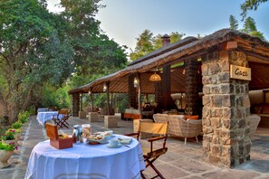 فطور مطهو حسب الطلب مجانًا يوميًا