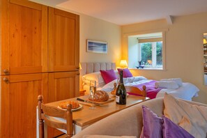 Iron/ironing board, free WiFi, bed sheets - Jenny Wren (Boscastle)