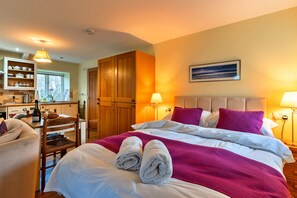 Iron/ironing board, free WiFi, bed sheets