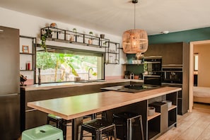 Micro-ondes, four, plaque de cuisson, lave-vaisselle