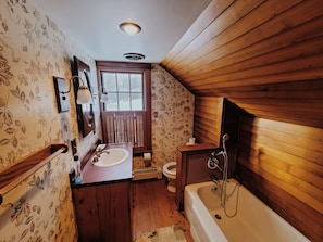 Douche, serviettes fournies, papier toilette