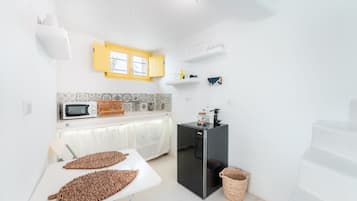 Fridge, microwave, coffee/tea maker, electric kettle
