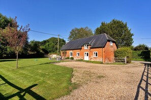 Exterior - The Old Granary (Barton Stacey)