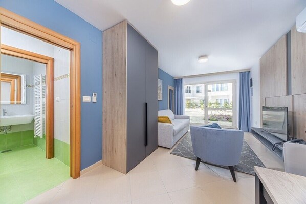 Flat-screen TV - Studio Apartment for 2 Person near Sea (Umag)