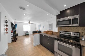 Fridge, microwave, oven, stovetop - Charming Biscayne Shore #2 Tropical Retreat (Miami)