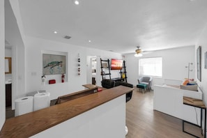 Lobby - Charming Biscayne Shore #2 Tropical Retreat (Miami)