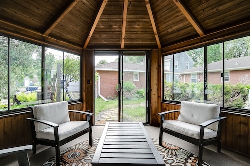 Charming Mid-Century Modern Eco-Friendly Home