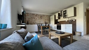 Unclassified image, 2 of 12, button - Romantic vacation apartment with large pool and beautiful garden (Bale)