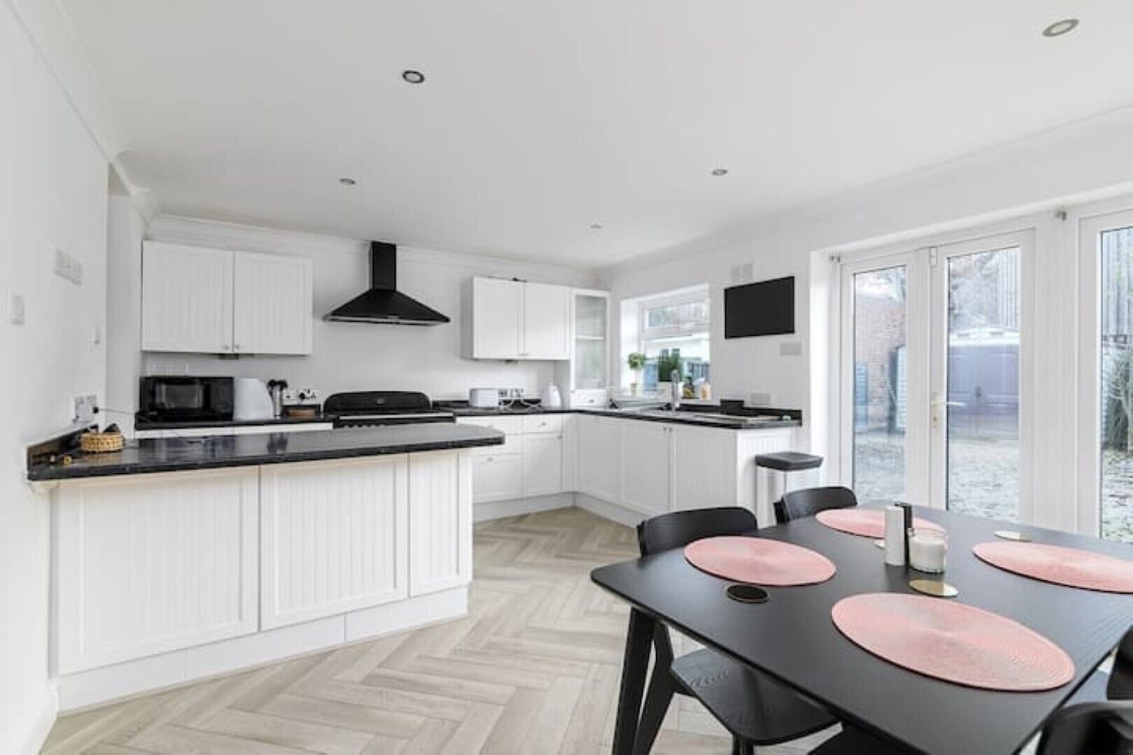 Geladeira, micro-ondas, fogão, cooktop