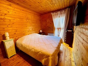 4 bedrooms, iron/ironing board, WiFi - Beautiful chalet near the center of Briançon (Briançon)