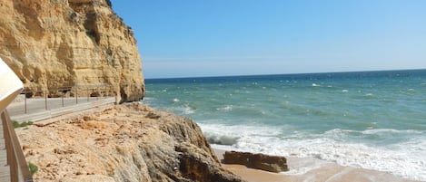 Plage à proximité, chaises longues