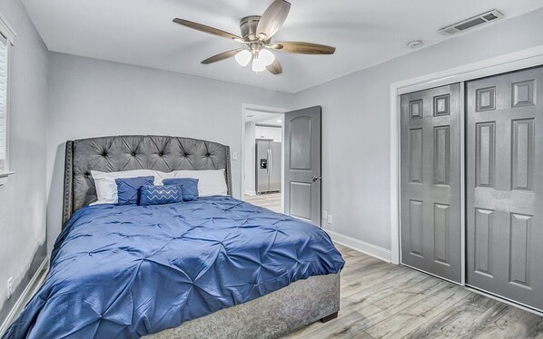 3 habitaciones, escritorio, tabla de planchar con plancha y wifi 