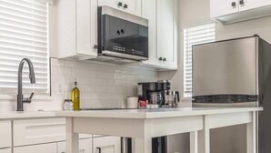 Coffee/tea maker, fridge, microwave, oven