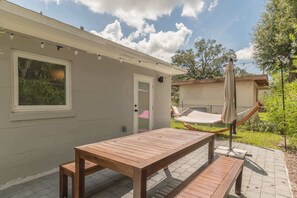 Outdoor dining - Luxury Tiny Home -2 MI to DT Orlando & Winter Park (Orlando)