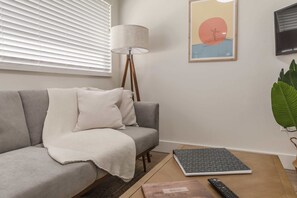 TV, offices - Tiny home near downtown w/ outdoor patio (Orlando)
