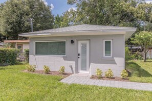 Exterior - Luxury Tiny Home -2 MI to DT Orlando & Winter Park (Orlando)