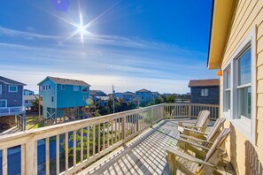 Terrace/patio - Dog Friendly, Oceanside, Hot Tub, Oversized Decks, Easy Beach Access (Avon)