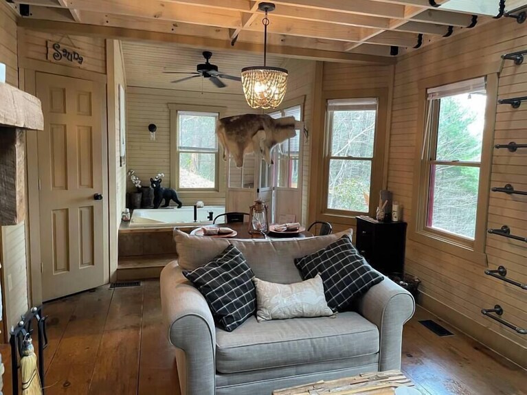 Beardsicle Bluff Cabin - Chatsworth, GA