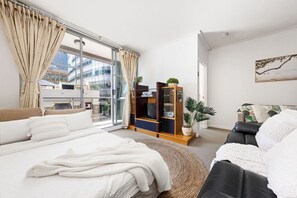 1 habitación, tabla de planchar con plancha, wifi y ropa de cama