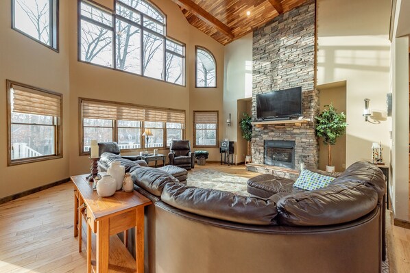 Smart TV, fireplace, DVD player