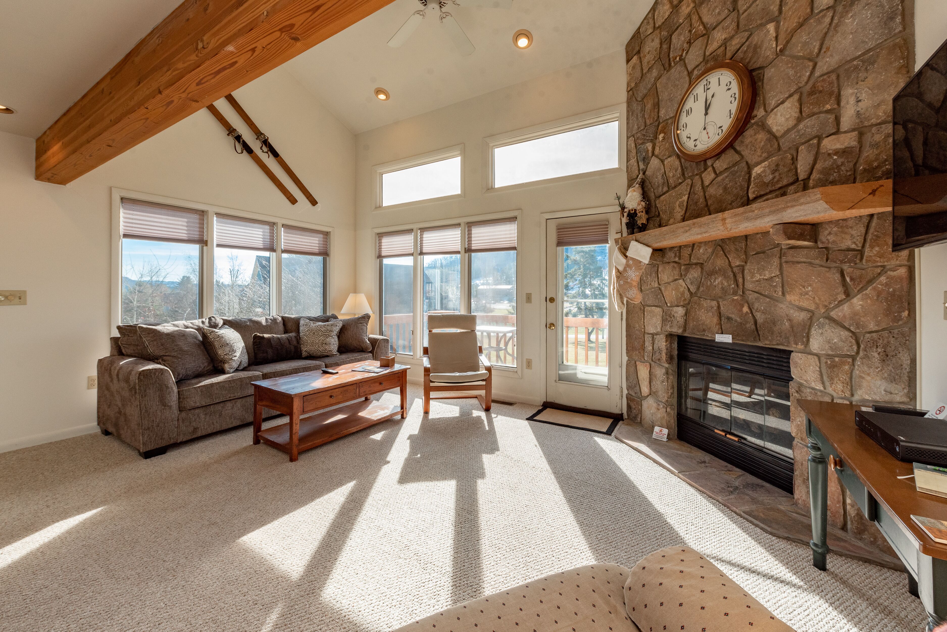 New! Tahoe Este: Lake Access, Gas Fireplace, A/C!