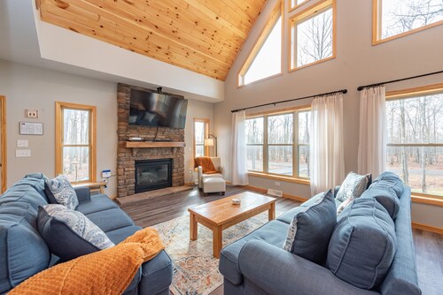 Wisp Mountain Hideaway w/ Fireplace & Games