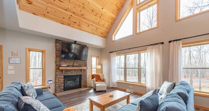 Wisp Mountain Hideaway w/ Fireplace & Games