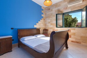 3 bedrooms, bed sheets