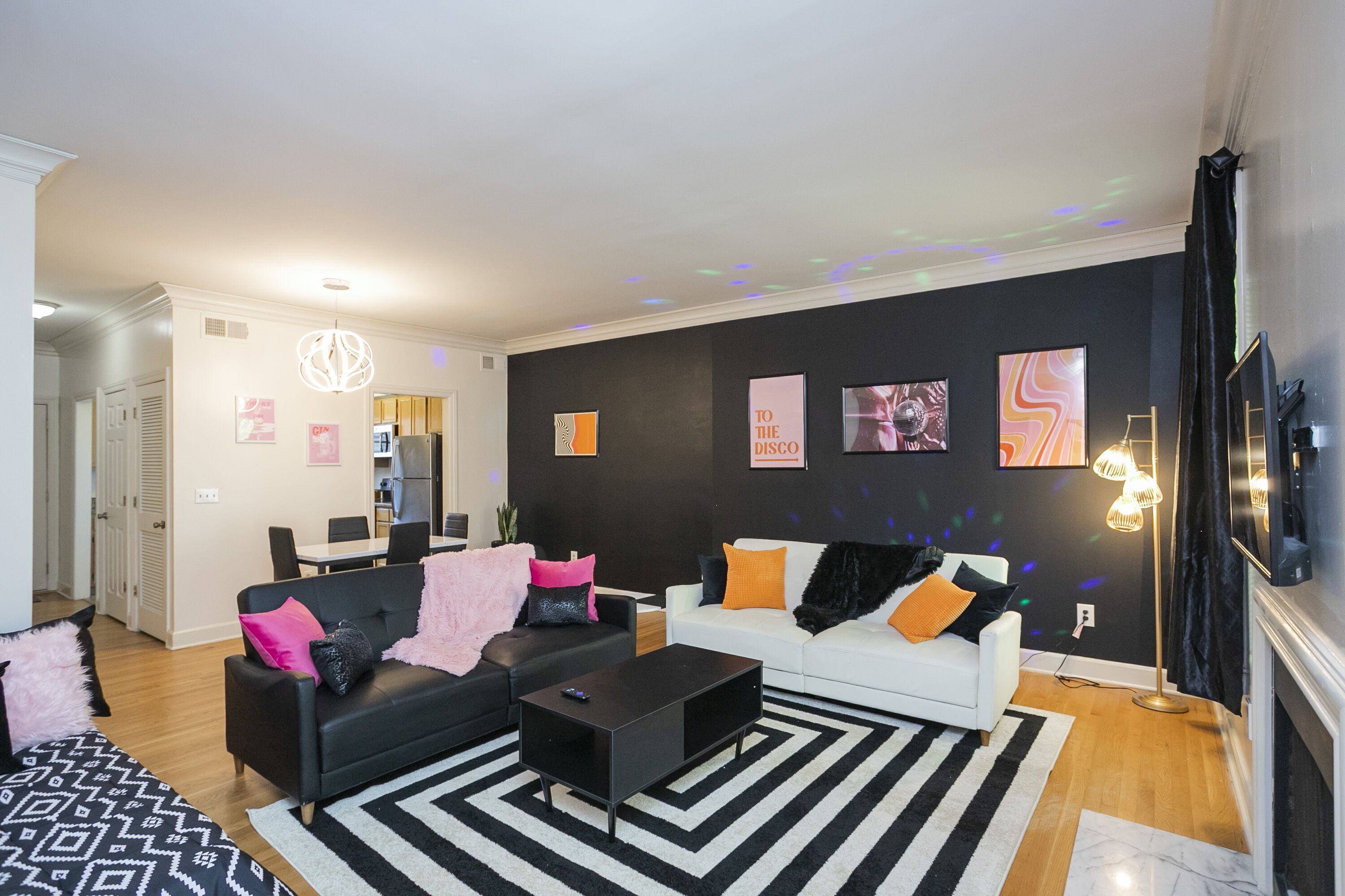 "Stayin Funky" in Nash! 2bd Townhome off WEST END! 8 min -> DT!