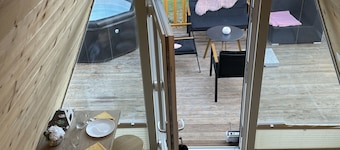 Glamping Holiday House -NO hot tub