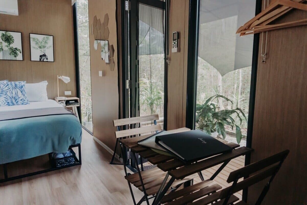 1 bedroom, bed sheets