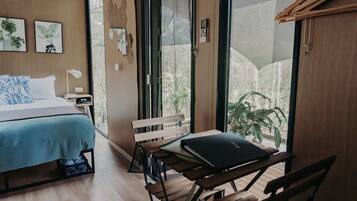 1 bedroom, bed sheets