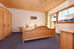 3 bedrooms, in-room safe, travel cot, free WiFi - Valbella, Mormenta Ganda (Gaschurn)