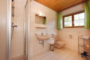 Shower, hair dryer, towels, toilet paper - Mormenta Ganda, Mormenta Ganda (Gaschurn)