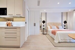 Iron/ironing board, Internet, bed sheets