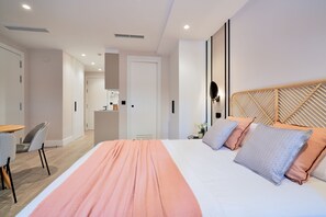 Iron/ironing board, internet, bed sheets