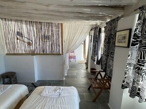 5 bedrooms, iron/ironing board, WiFi, bed sheets