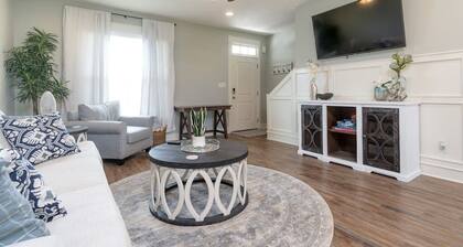 Bright Townhouse Downtown Lake Charles