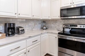 Cookware/dishes/utensils