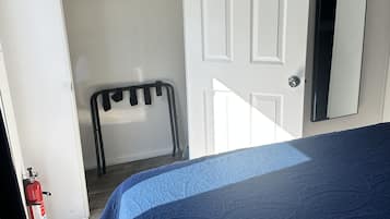 Deluxe-Bungalow | 2 Schlafzimmer, individuell eingerichtet, kostenloses WLAN, Bettwäsche