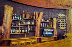 Bar (trong khuôn viên)
