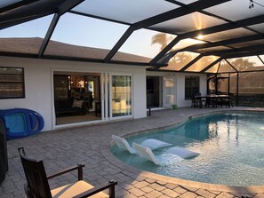 Piscina all'aperto, una piscina riscaldata