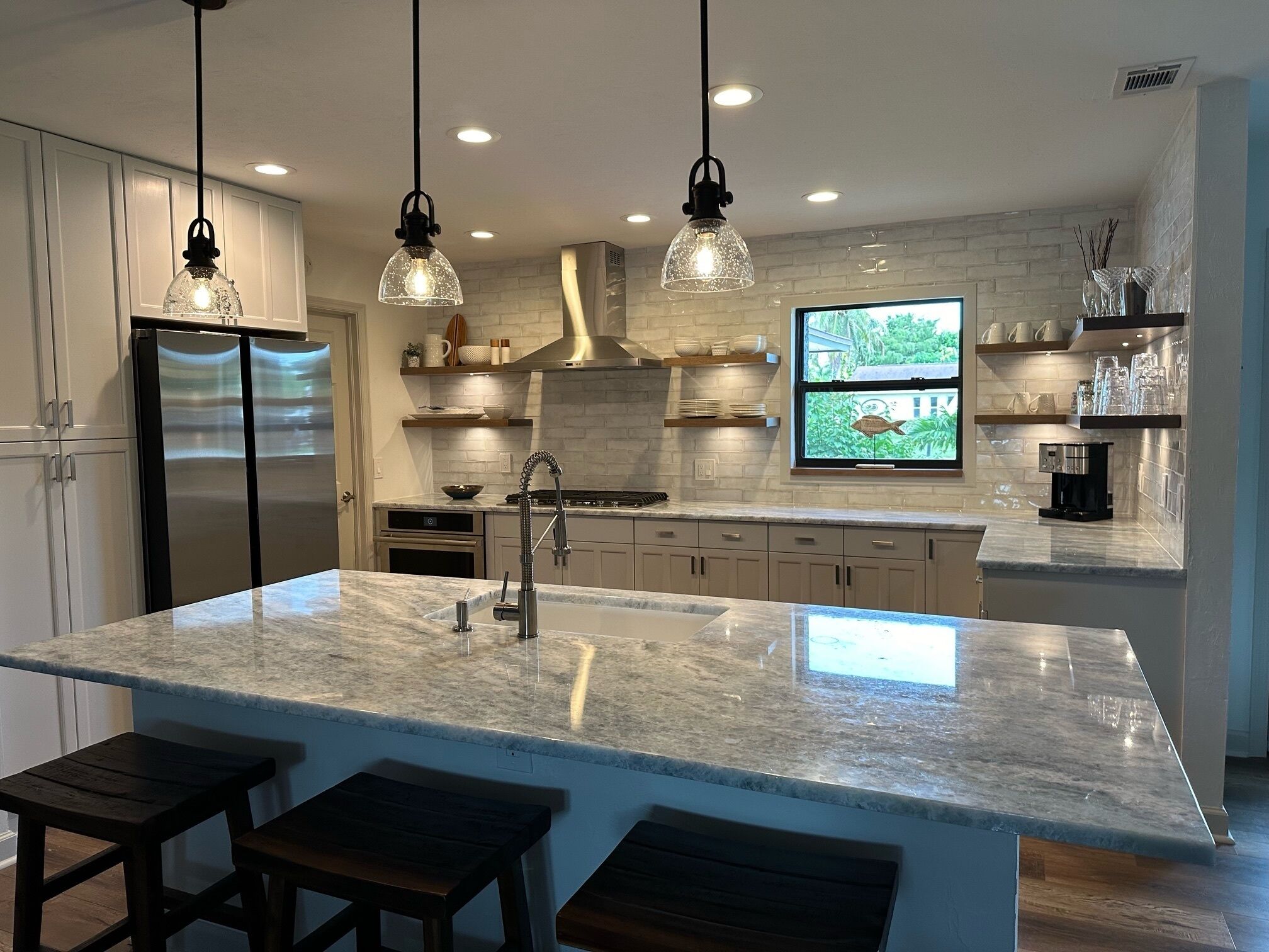 冰箱、微波炉、烤箱、炉灶