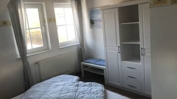 2 bedrooms, travel cot, free WiFi