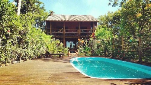 Casa de Temporada 4 Coqueiros, 16 Hóspedes, Piscina, 4 Suítes e Churrasqueira em Itacaré Bahia