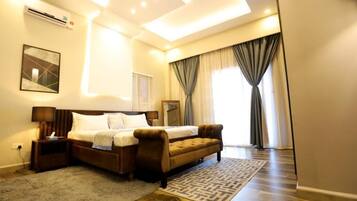 3 habitaciones y ropa de cama