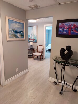 3 habitaciones, escritorio, tabla de planchar con plancha y wifi gratis