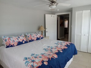 3 bedrooms, desk, iron/ironing board, free WiFi