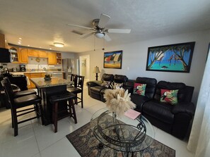 Smart TV - Comfortable 3beds/1 bath home! (Jensen Beach)