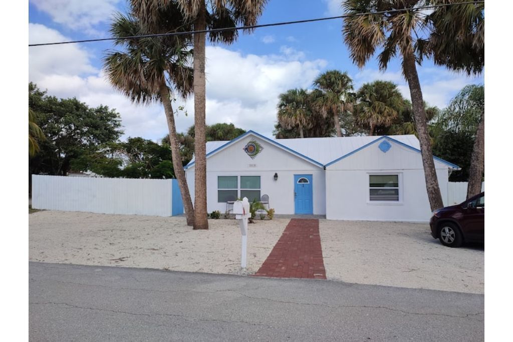 Comfortable 3beds/1 bath home!
